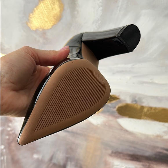 Elegant Black and White Heels - Picture 2 of 4